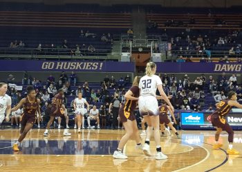 UW WBB Edges ASU for First Pac-12 Win