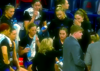 UW WBB’s Upset Bid Defeated By #19 Arizona’s 4th Quarter Surge, 61-54