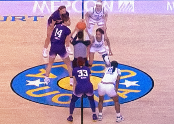 UW WBB Huskies Lose at UCLA, 70-62